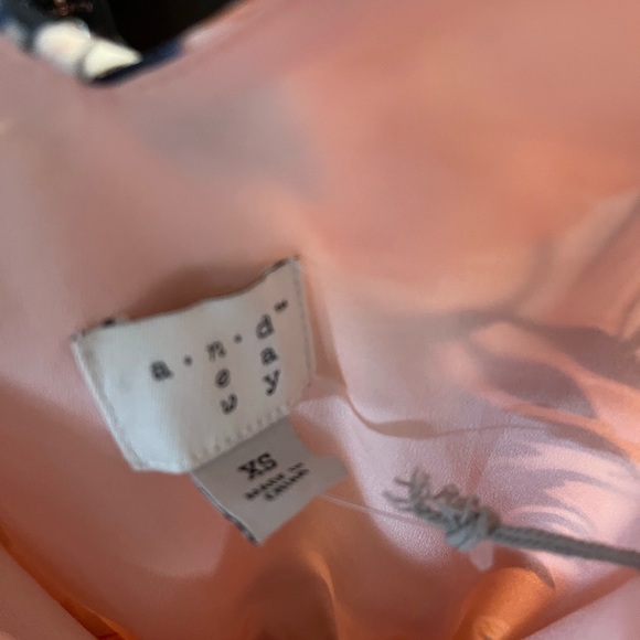 Beautiful summer dress size small. - Picture 2 of 4